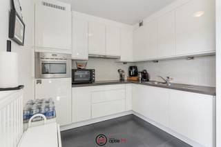 Dit instapklare appartement met terras ligt zeer centraal vlakbij het centrum van Bilzen.Gelegen op de tweede verdieping in een verzorgd gebouw met...