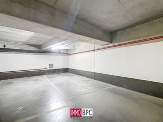Gelegen in Sint-Joost-Ten-Node, bieden we een parkeerplaats in de kelder. Het is perfect gelegen, biedt directe toegang tot de hoofdwegen en...