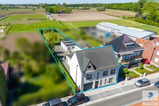 Welkom in deze alleenstaande woning in Ruiselede. Een plek waar leven en werken perfect in balans komen. ’s Ochtends ontwaken, koffie op het terras,...