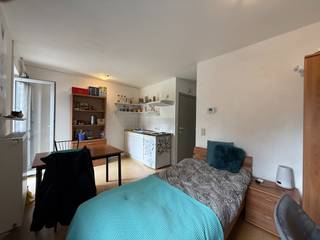 Deze gezellige en instapklare studio bevindt zich op een toplocatie in het centrum van Gent, in de onmiddellijke omgeving van de Nederkouter...