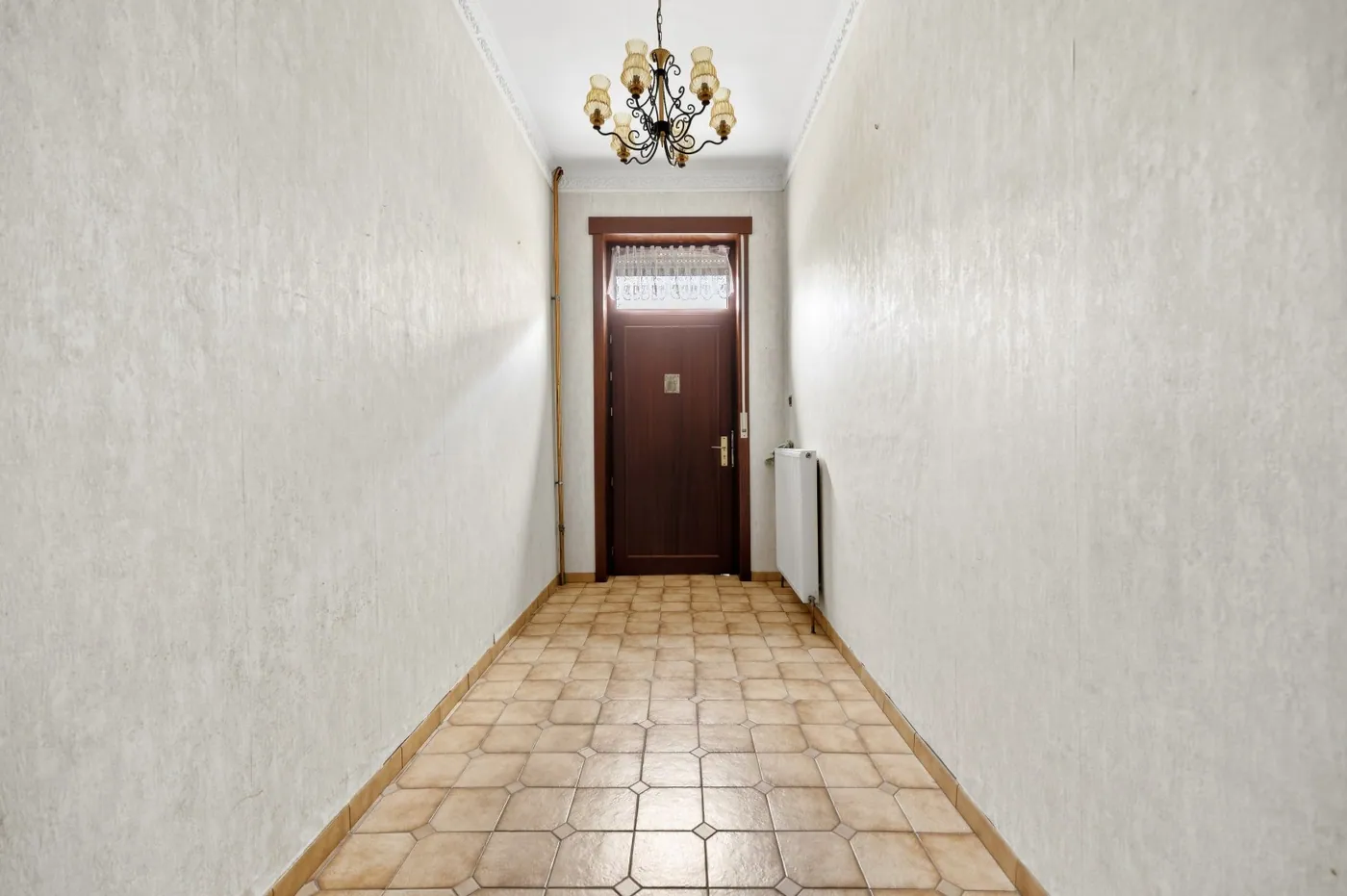 Ruime te renoveren rijwoning met ontzettend veel potentieel. - foto 5