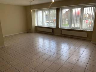 ENERGIEZUINIG EN OPGEFRIST APPARTEMENT MET 2 SLAAPKAMERS, GROOT TERRAS 24M² EN GARAGE1ste verdieping - ligging nabij centrum en station Ruisbroek...