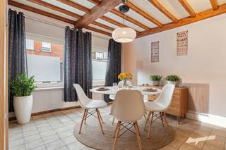 - Uitstekende ligging: Warandestraat 38 in Moorsele- Ruime leefruimte- Keuken met extra eetplaats- Polyvalente ruimte: ideaal voor een kleine...