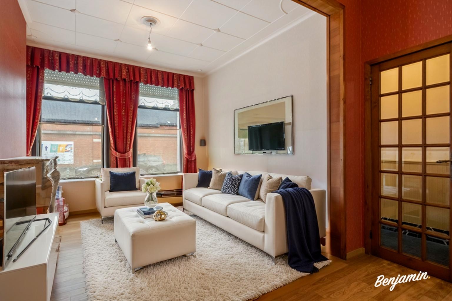 Spacious, well-maintained terraced house with 4 bedrooms, garden, and garage in a central location in Menen. - photo 5