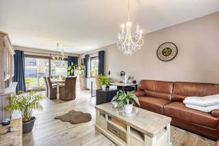 Deze halfopen bebouwing met een bewoonbaar oppervlakte van 163 m² is gelegen in de Fazantstraat te Melle. Dankzij deze strategische ligging, kan...