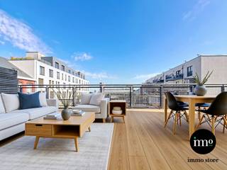 Immo Store présente un duplex bien entretenu et prêt à emménager avec une spacieuse terrasse sur le toit, idéalement situé sur l’avenue Van Volxem...