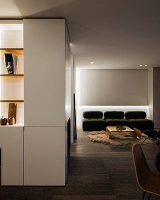 Penthouse duplex haut de gamme avec trois terrasses, situé dans un immeuble architectural d’exception conçu par le bureau Element Architecten.Une...