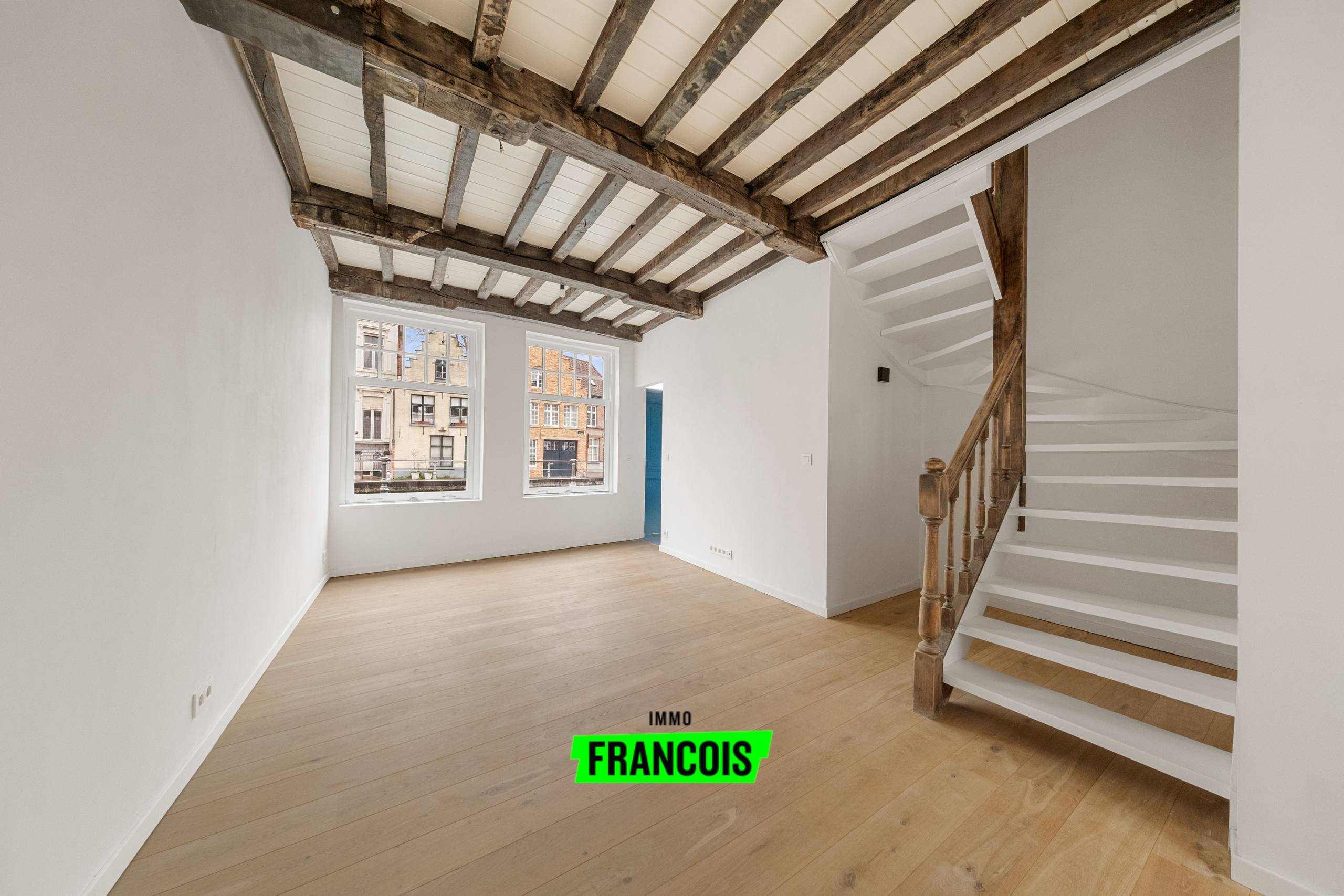 Gerenoveerde trapgevelwoning met 3 kamers aan Sint-Annarei te Brugge - foto 2