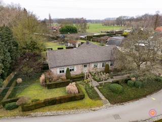 In de driehoek Liezele-Breendonk-Lippelo vind je deze zeer landelijk gelegen laagbouwvilla met open zicht achteraan. Ideaal gelegen voor wie...