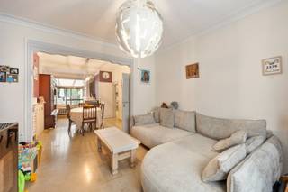 - Emplacement idéal : 14 Rue des Quatre Rois à Messines- Salle à manger et coin salon avec un poêle à granulés confortable- Chauffage central au gaz...