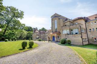 Cet appartement avec 2 chambres et terrasse est situé dans un cadre exceptionnel et verdoyant au cœur du Kluisbos. L’environnement naturel offre...