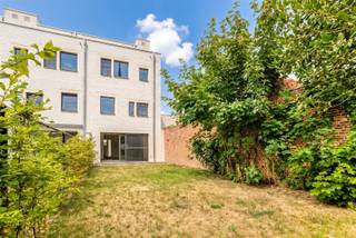 <p><span>In the revitalized DijleDelta-Bottelarij neighborhood, located between the Klein Begijnhof and the bustling Vaartkom, we are proud to offer you this multifunctional home. This new-construction project is within walking distance of Leuven’s historic center and benefits from excellent accessibility, with easy access to major thoroughfares. It was completed in 2025 by the renowned developer Virix and designed by the architectural firm Robbrecht &amp; Daem.</span></p><p><span> </span></p><p><span>With a living area of no less than 236 m², this energy-efficient home offers an abundance of space and numerous possibilities. The home is being offered fully finished, including paintwork, light fixtures, and curtains. </span></p><p><span> </span></p><p><span>The ground floor features an entry hall with a coat closet and guest restroom, a bright living area overlooking the cozy city garden, and a fully equipped kitchen. The first floor includes a night hall, two full-sized bedrooms, a bathroom, a separate toilet, a storage room, and a master bedroom with an en suite bathroom. </span></p><p><span> </span></p><p><span>The true added value of this home lies on the second and third floors. These feature three additional rooms/student rooms, a bathroom, a separate toilet, a kitchen, and a terrace. Thanks to the separate entrance, this section is ideal for renting out as student rooms, as a care home, or as an extension of the family home—all in full compliance with current regulations.</span></p><p><span> </span></p><p><span>In addition, the home features a low-maintenance city garden with a terrace—a wonderful place to relax—and a private basement, and there is the option to purchase one or more parking spaces.</span></p><p><span> </span></p><p><span>In short, this energy-efficient, spacious, and multifunctional home with a city garden in the center of Leuven is definitely worth a visit.</span></p><p><span> </span></p><p><span>Sale subject to the VAT system. The reduced VAT rate of 6% may apply, provided the applicable conditions are met.</span></p><p><span> </span></p>