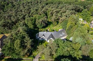 Dit bijzonder mooi eigendom, op riant grondstuk van ca. 11 600m2, is rustig en residentieel gelegen op 150m van natuurgebied De Liereman,...