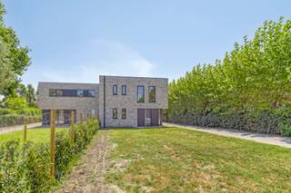 Te Koop: Prachtige Casco Nieuwbouw op Toplocatie – Af te werken naar Eigen SmaakOntdek deze unieke kans om je droomwoning zelf vorm te geven! Deze...