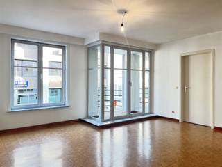 Welkom in dit ruime appartement (104m²) gelegen in hartje Mechelen! Deze hedendaagse open woon- en eetkeuken werd net vernieuwd.De woonkamer geeft...