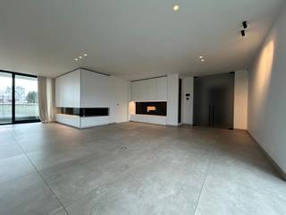 In Lierde bevindt zich deze uitzonderlijk ruime en luxueus afgewerkte loft, die uitblinkt in comfort, lichtinval en privacy. Dankzij de...