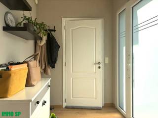 De woning heeft de volgende indeling: Men komt binnen via de inkomhal vanwaar men de living kan bereiken (laminaat; 25m²). Aansluitend aan de...