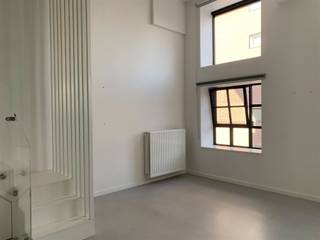 <p>De Vaartkom is the place to be in Leuven. Enjoy this renovated location and its amenities. Plus, you’re within walking distance of downtown Leuven and close to the main thoroughfares. We offer: a spacious, luxurious studio with a loft bed. The studio is extremely bright thanks to its many windows. A closet/storage cabinet is already provided. The bathroom features a sink, toilet, and shower. There’s also a hookup for a washing machine. You can park your bike in the underground bike parking facility. <br /><br />Want to live in a luxury unit in a beautiful location? You can! 016 229 228 or office@connect-immo.be<br /><br />95€ Utilities—including heating and electricity; gas and water are billed separately.<br />EPC 87 kWh/m² - 2206198<br /><br />The Vaartkom is the place to be in Leuven. You’re within walking distance of downtown Leuven. We offer you: a spacious luxury studio with a loft bed. The studio is extremely bright thanks to its many windows. A wardrobe/storage closet is already provided. The bathroom features a sink, a toilet, and a shower. There is also a connection for a washing machine. An underground bike shed is available for your bicycles.<br /><br />Want to live in a luxurious apartment in a beautiful location? It’s possible in Leuven! 016 229 228 or office@connect-immo.be<br /><br />70€ Service charges—including heating and electricity; water and internet are to be paid privately. <br /><br />EPC 87 kWh/m² - 2206198</p>