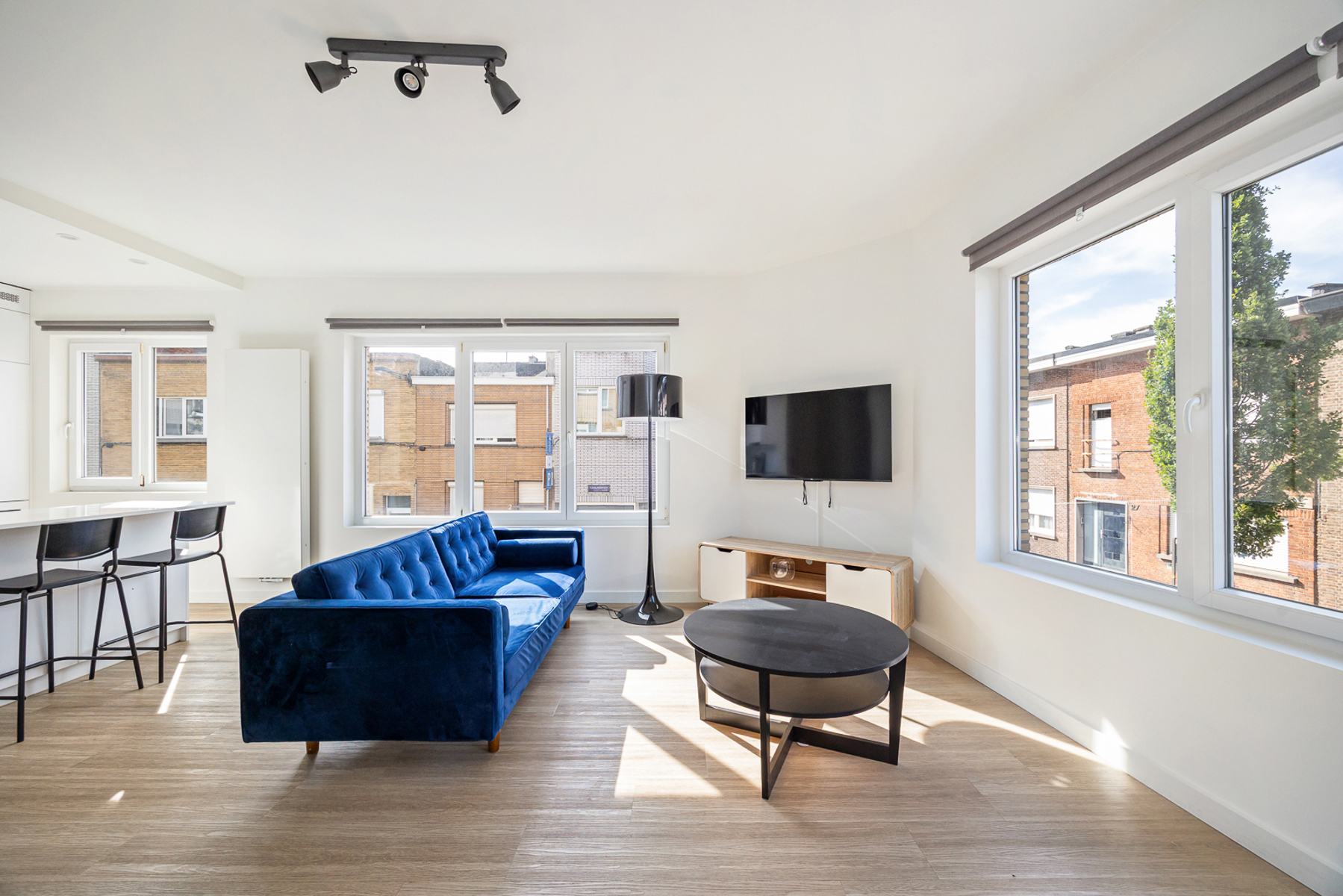 Lichtrijk appartement met 2 slpks in hoekgebouw - foto 4