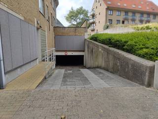 Underground, covered parking space for sale in the Solaria residence. The car park is located on the corner of Koninklijke Baan and Koninginnelaan...