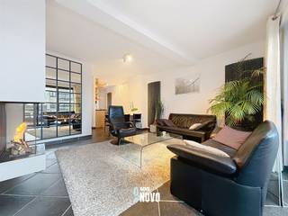 MODERN DUPLEX APPARTEMENT TE KOOP IN DENDERMONDEONTDEK DIT STIJLVOL DUPLEX APPARTEMENT IN HET HART VAN DENDERMONDE, PERFECT VOOR WIE COMFORTABEL EN...