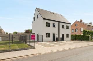 Nieuwbouwwoningen met 4 slaapkamers en tuin vlakbij centrum StadenInstapklaar, met ultralage verwarmingskosten: A+ Energielabel!- Perfect Z of ZW...