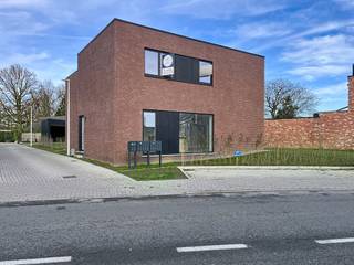 LOCATIONThis new construction project along Cooppallaan, near the center of Wetteren, offers 9 energy-efficient homes in a contemporary architectural...