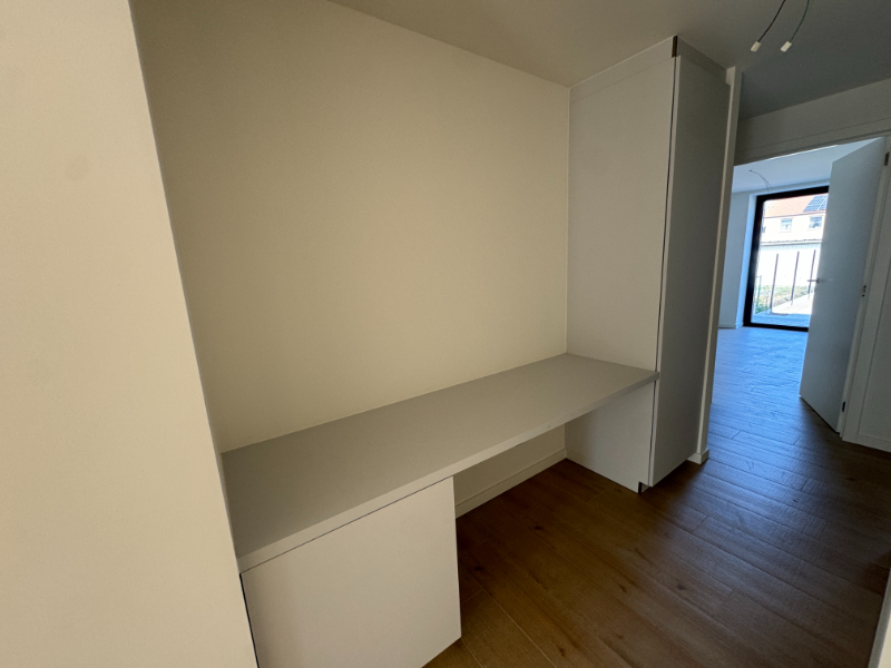 ONDER REGISTRATIERECHTEN! Nieuw luxe gelijkvloersapp, 2 slpk met tuin, carport &amp; zonnepanelen - foto 4