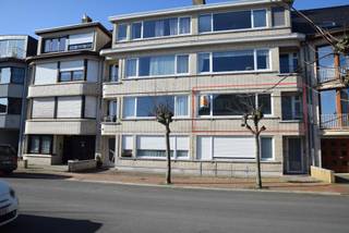COMPLEET VERNIEUWD DRIE-SLAAPKAMERAPPARTEMENT GELEGEN IN EEN RUSTIGE STRAAT - VLAKBIJ DE DUINEN - OP 10 MINUTEN WANDELEN VAN HET STRAND EN...