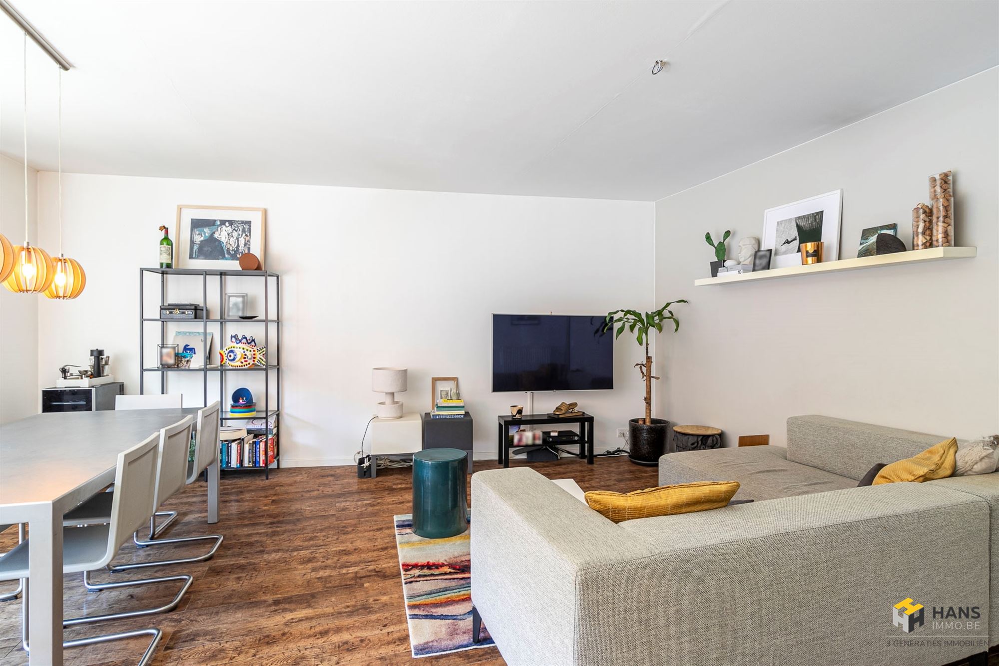 Instapklaar appartement (79 m²) met 2 slaapkamers, autostaanplaats en terras (10 m²) in Antwerpen (2000). - foto 4