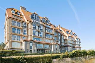 LUXE APPARTEMENT IN BLANKENBERGE MET UITZONDERLIJK UITZICHT OP HAVEN. Dit ruime en elegant appartement van 122 m² in het fascinerende kuststadje...