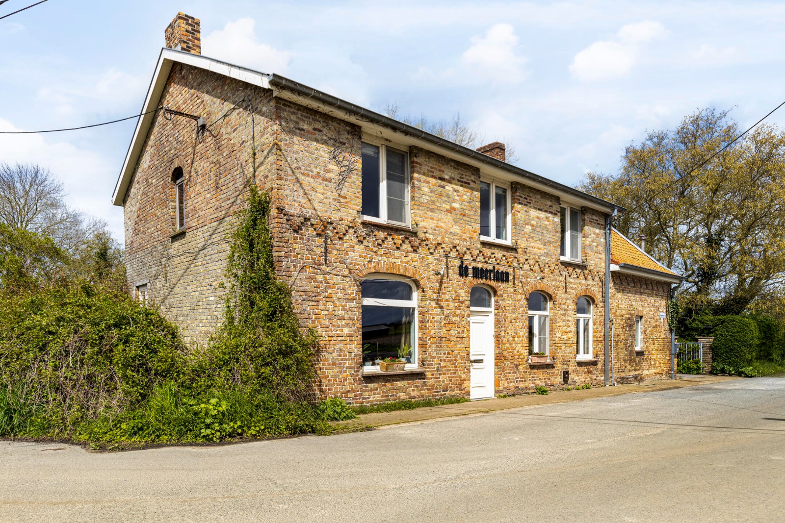 Karaktervolle hoeve met landerijen en vijver - foto 2