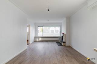 Instapklaar hoekappartement (88 m²) met 2 slaapkamers, garage en tuin (90 m²) in Edegem Het pand is rustig gelegen in een aangename woonwijk nabij...