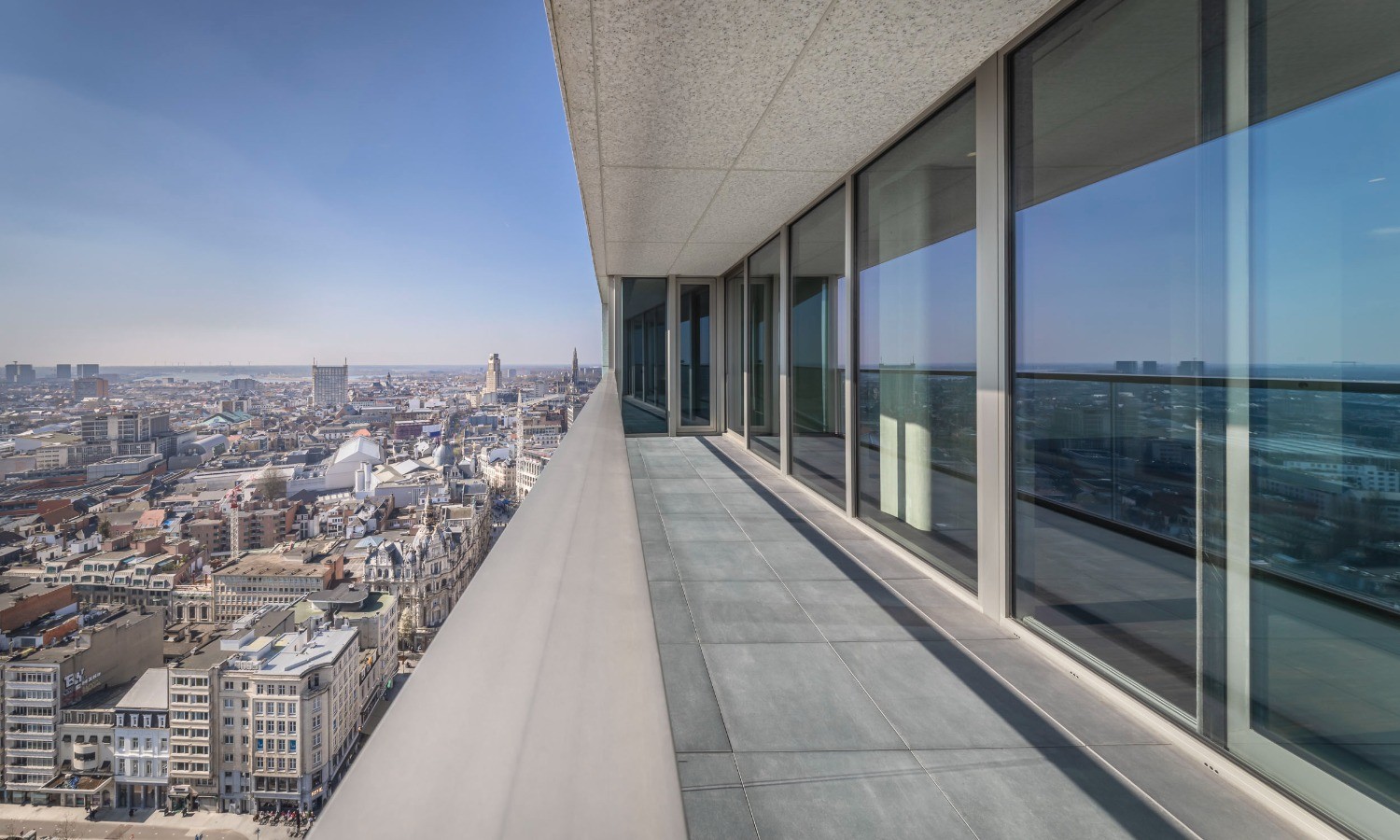 Serenity app 22.10 met uitzicht over de stad (berging 122.11) - foto 4