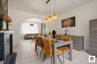 Deze goed gelegen woning in Beersel combineert ruimte, comfort en bereikbaarheid. Met een bewoonbare oppervlakte van 185 m² op een perceel van 2a...
