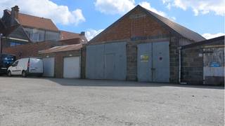 Garage of opslagplaats gelegen vlakbij Scheepsdalebrug en rotonde Blankenbergse - en Oostendse Steenweg te Brugge.Vlotte doorgang om te laden, te...