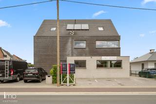 Deze ruime woning met een bewoonbare oppervlakte van maar liefst 468 m² is gelegen op een perceel van 919 m² in de Molenstraat...