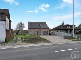 Moderne en recente woning op een perceel van 9 are 12.Deze prachtige woning bevindt zich in het rustige Begijnendijk en biedt een perfecte combinatie...