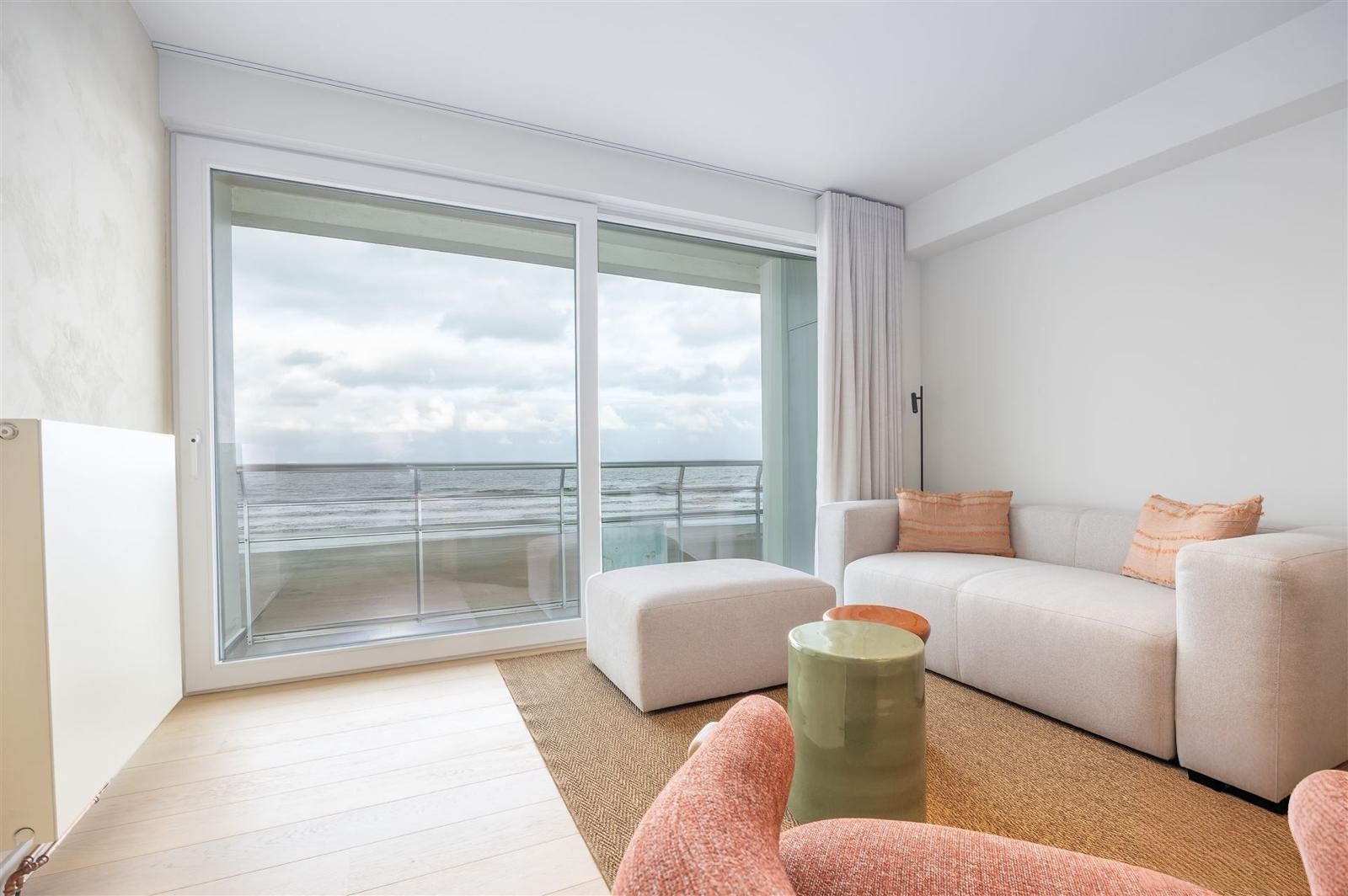 Beautiful and tastefully fully finished apartment located on the second floor. - photo 1