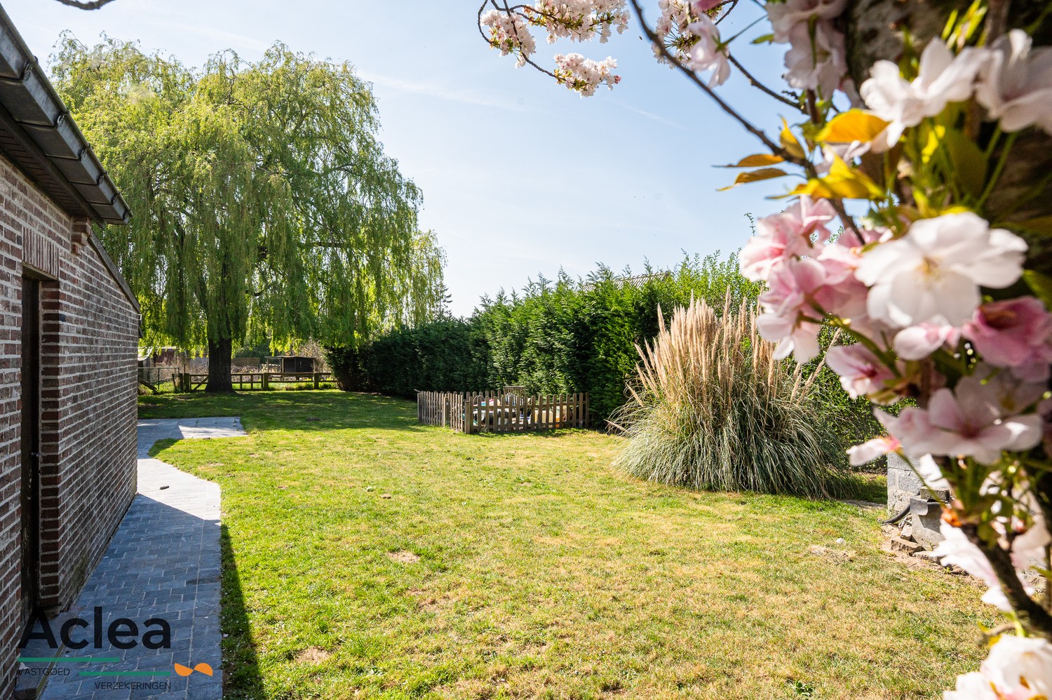 Rustig gelegen villa in landelijke stijl, omgeven door groen en natuur - foto 5