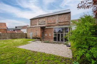 Maison loft unique avec 5 chambres et une salle polyvalente d'environ 90 m².Ce loft de caractère allie charme industriel et confort de...