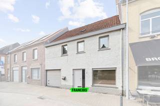 Ruime, energiezuinige gezinswoning met 5 slaapkamers, garage en grote tuin in het centrum van ZedelgemIn het bruisende hart van Zedelgem vindt u deze...