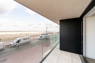 Fantastisch nieuwbouwappartement op de zeedijk Albertplage, aan de hand van een ontwerp van Project Architects. Dit klassevol project wordt...