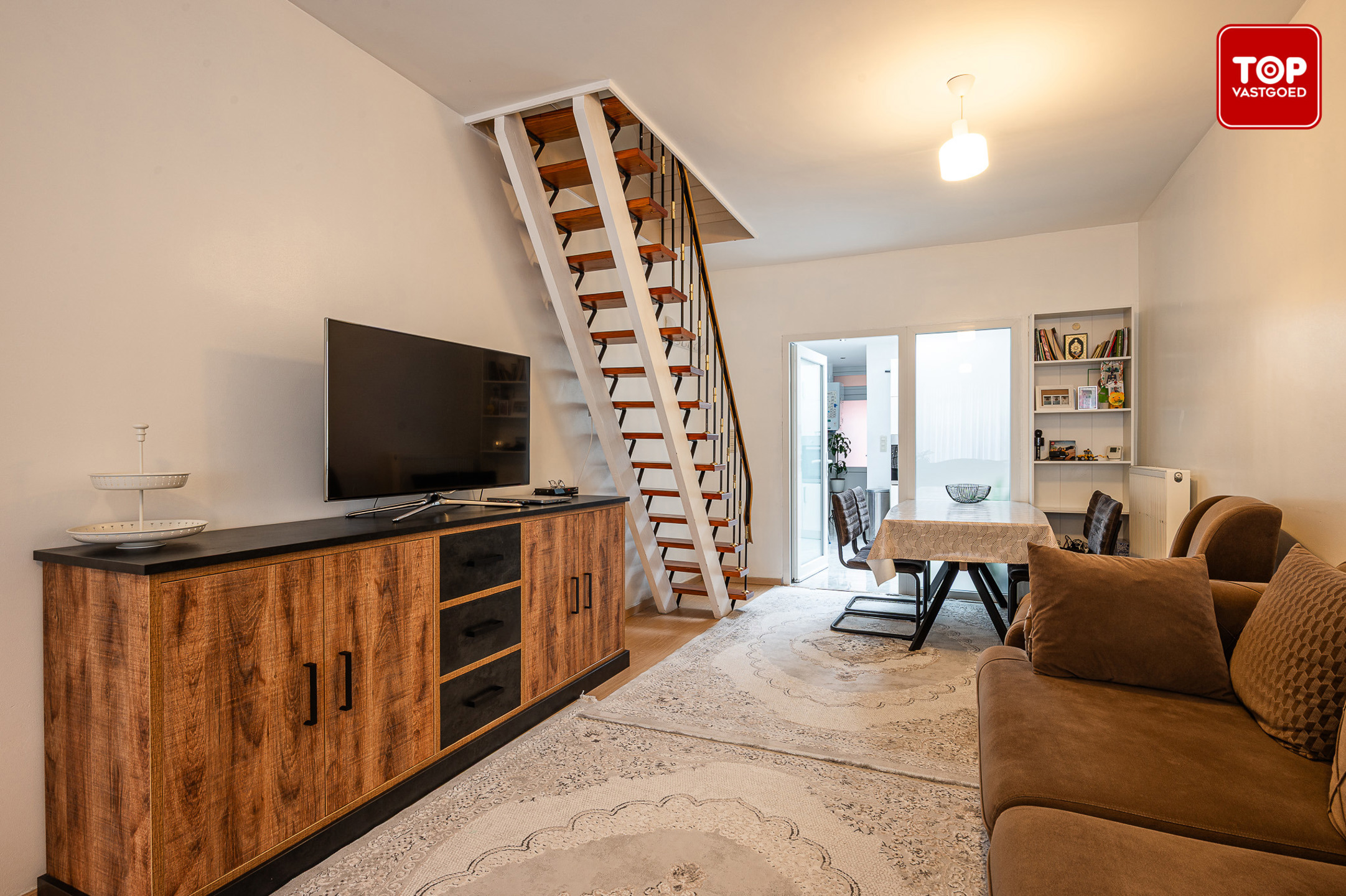 Instapklare stadswoning met 4 slaapkamers en ruime koer. - foto 3