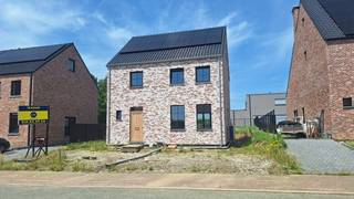 Are you looking for an energy-efficient and ready-to-move-in new build home? This modern home will be fully finished and ready to move in by January 2026.<br /><br />It offers a combination of contemporary living comfort with a well-thought-out layout and a convenient location. On the ground floor, you enter through a spacious entrance hall with a separate guest toilet. From there, you step into a bright living space with an open kitchen, where large windows provide plenty of natural light and a beautiful view of the garden. Behind the kitchen, there is a practical storage room, ideal for extra storage or as a laundry room.<br /><br />On the first floor, there is a landing, a second separate toilet, a modern bathroom, and two spacious bedrooms. Via a fixed staircase, you reach the second floor, where the largest bedroom of the house is located. Additionally, there is a convenient attic space that can serve as a storage area or hobby room.<br /><br />The home will have all the necessary energy provisions and will have an excellent energy performance (EPB <10). Furthermore, this home is not sold under VAT, but under registration, which offers a financially interesting advantage. In short, a high-quality and sustainable home with plenty of space and light, ready to become your new home from early 2026.