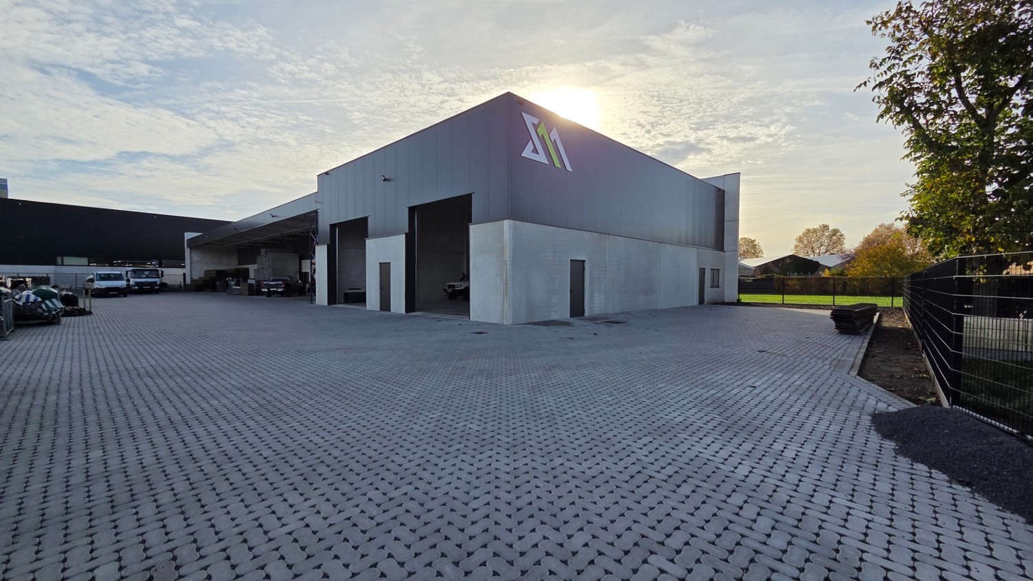 Moderne nieuwbouw bedrijfshal (320m²) te BREE - foto 1