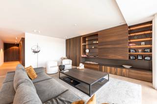 Zeer lumineus appartement met uitzonderlijke zichten op het water en het MAS, in de recente residentie van ongekende allure, Aequor.In een statig...