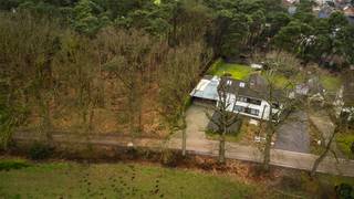 GelijkvloersDe woning beschikt over verschillende leefruimtes die samen zorgen voor een aangename en flexibele indeling. De living bestaat uit...