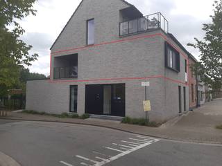 Aangenaam appartement op de eerste verdieping in deze kleine residentie, gelegen te Nieuwerkerken (nabij Aalst).GEEN VASTE KOSTEN.Lichtrijke...