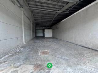 Deze loods / magazijn heeft een oppervlakte van 100m², gelegen langs de Wikkelaarstraat te Vladslo (Diksmuide).Het magazijn kan dienst doen voor...